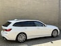 BMW 3-Serie Touring 320e M-pakket | 360 camera | Laser-LED | Sportstoelen | Leder/alcantara | Navigatie | Apple CarPlay | Head Up | 18 inch M-velgen | Stoelverwarming | Sfeerverlichting | Keyless | DAB | Elektrische achterklep | Volledig onderhouden
