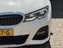 BMW 3-Serie Touring 320e M-pakket | 360 camera | Laser-LED | Sportstoelen | Leder/alcantara | Navigatie | Apple CarPlay | Head Up | 18 inch M-velgen | Stoelverwarming | Sfeerverlichting | Keyless | DAB | Elektrische achterklep | Volledig onderhouden