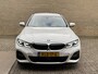BMW 3-Serie Touring 320e M-pakket | 360 camera | Laser-LED | Sportstoelen | Leder/alcantara | Navigatie | Apple CarPlay | Head Up | 18 inch M-velgen | Stoelverwarming | Sfeerverlichting | Keyless | DAB | Elektrische achterklep | Volledig onderhouden