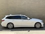 BMW 3-Serie Touring 320e M-pakket | 360 camera | Laser-LED | Sportstoelen | Leder/alcantara | Navigatie | Apple CarPlay | Head Up | 18 inch M-velgen | Stoelverwarming | Sfeerverlichting | Keyless | DAB | Elektrische achterklep | Volledig onderhouden
