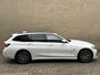 BMW 3-Serie Touring 320e M-pakket | 360 camera | Laser-LED | Sportstoelen | Leder/alcantara | Navigatie | Apple CarPlay | Head Up | 18 inch M-velgen | Stoelverwarming | Sfeerverlichting | Keyless | DAB | Elektrische achterklep | Volledig onderhouden