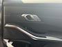 BMW 3-Serie Touring 320e M-pakket | 360 camera | Laser-LED | Sportstoelen | Leder/alcantara | Navigatie | Apple CarPlay | Head Up | 18 inch M-velgen | Stoelverwarming | Sfeerverlichting | Keyless | DAB | Elektrische achterklep | Volledig onderhouden