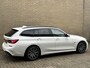 BMW 3-Serie Touring 320e M-pakket | 360 camera | Laser-LED | Sportstoelen | Leder/alcantara | Navigatie | Apple CarPlay | Head Up | 18 inch M-velgen | Stoelverwarming | Sfeerverlichting | Keyless | DAB | Elektrische achterklep | Volledig onderhouden