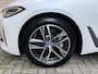 BMW i4 eDrive40 84 kWh | 93% SOH | Trekhaak elektrisch wegklapbaar | Sportstoelen | Half leder | Navigatie | Apple CarPlay | Stoelverwarming | 18 inch velgen | LED | DAB | Volledig onderhouden