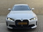 BMW i4 eDrive40 84 kWh | 93% SOH | Trekhaak elektrisch wegklapbaar | Sportstoelen | Half leder | Navigatie | Apple CarPlay | Stoelverwarming | 18 inch velgen | LED | DAB | Volledig onderhouden
