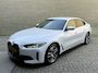 BMW i4 eDrive40 84 kWh | 93% SOH | Trekhaak elektrisch wegklapbaar | Sportstoelen | Half leder | Navigatie | Apple CarPlay | Stoelverwarming | 18 inch velgen | LED | DAB | Volledig onderhouden