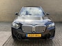 BMW X3 xDrive30e 292pk 96% SOH | LCI | M-sport | Panoramadak | Lederen bekleding | Full-LED | Sportstoelen | Stoelverwarming | 19 inch M-velgen | Camera | Navigatie | Apple CarPlay / Android Auto | DAB | Elektrische achterklep | Volledig dealeronderhouden