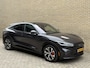 Ford Mustang Mach-E Extended Premium AWD 98 kWh | 94% SOH | Panoramadak | Trekhaak afneembaar | Lederen bekleding | 360 camera | Bang&Olufsen | 19 inch velgen | Adaptieve cruise | Elektrische achterklep | Dodehoekdetectie | LED | DAB | Keyless | Dealeronderhouden