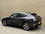 Ford Mustang Mach-E Extended Premium AWD 98 kWh | 94% SOH | Panoramadak | Trekhaak afneembaar | Lederen bekleding | 360 camera | Bang&Olufsen | 19 inch velgen | Adaptieve cruise | Elektrische achterklep | Dodehoekdetectie | LED | DAB | Keyless | Dealeronderhouden