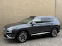 Hyundai Santa Fe 1.6 T-GDI PHEV 265pk Premium Plus Sky 7-persoons | Panoramadak | Leder | Head up | 360 camera | Stoel&stuurverwarming | Navigatie | Apple CarPlay | Adaptieve cruise | Lane assist | 19 inch velgen | Keyless | LED | DAB | Dealeronderhouden