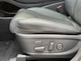 Hyundai Santa Fe 1.6 T-GDI PHEV 265pk Premium Plus Sky 7-persoons | Panoramadak | Leder | Head up | 360 camera | Stoel&stuurverwarming | Navigatie | Apple CarPlay | Adaptieve cruise | Lane assist | 19 inch velgen | Keyless | LED | DAB | Dealeronderhouden