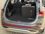 Hyundai Santa Fe 1.6 T-GDI PHEV 265pk Premium Plus Sky 7-persoons | Panoramadak | Leder | Head up | 360 camera | Stoel&stuurverwarming | Navigatie | Apple CarPlay | Adaptieve cruise | Lane assist | 19 inch velgen | Keyless | LED | DAB | Dealeronderhouden