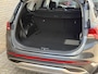 Hyundai Santa Fe 1.6 T-GDI PHEV 265pk Premium Plus Sky 7-persoons | Panoramadak | Leder | Head up | 360 camera | Stoel&stuurverwarming | Navigatie | Apple CarPlay | Adaptieve cruise | Lane assist | 19 inch velgen | Keyless | LED | DAB | Dealeronderhouden