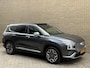 Hyundai Santa Fe 1.6 T-GDI PHEV 265pk Premium Plus Sky 7-persoons | Panoramadak | Leder | Head up | 360 camera | Stoel&stuurverwarming | Navigatie | Apple CarPlay | Adaptieve cruise | Lane assist | 19 inch velgen | Keyless | LED | DAB | Dealeronderhouden