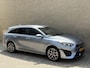 Kia Ceed Sportswagon 1.6 GDI PHEV ExecutiveLine | Lederen bekleding | Trekhaak afneembaar | Adaptieve cruise | Lane assist | Navigatie | Apple CarPlay | Keyless | LED | DAB | Stoelverwarming&koeling | Stuurverwarming | 17 inch velgen | Camera | Elektrische achterklep | Volledig onderhouden
