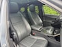 Land Rover Range Rover Evoque 1.5 P300e AWD R-Dynamic HSE | Panoramadak | Meridian audio | Lederen bekleding | 20 inch velgen | Adaptieve cruise | Head up | Dodehoekdetectie | Stoelverwarming&ventilatie | Stuurverwarming | Apple CarPlay | LED | DAB | Keyless | Elektrische achterklep | Dealeronderhouden
