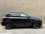 Lynk & Co 01 1.5 PHEV 261pk | Blackline | 360 camera | Trekhaak afneembaar | Panoramadak | Navigatie | Apple CarPlay | Adaptieve cruise | Stoelverwarming | Infinity sound | Keyless | LED | DAB | Elektrische achterklep | Volledig onderhouden | NAP Origineel Nederlandse auto