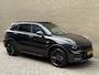 Lynk & Co 01 1.5 PHEV 261pk | Blackline | 360 camera | Trekhaak afneembaar | Panoramadak | Navigatie | Apple CarPlay | Adaptieve cruise | Stoelverwarming | Infinity sound | Keyless | LED | DAB | Elektrische achterklep | Volledig onderhouden | NAP Origineel Nederlandse auto