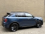 Lynk & Co 01 1.5 PHEV 261pk | Blackline | Panoramadak | 360 camera | Adaptieve cruise | Lane assist | Dodehoekdetectie | Elektrische achterklep | Navigatie | Stoelverwarming | Apple CarPlay / Android Auto | Memory | Sfeerverlichting | LED | DAB | Dealeronderhouden