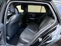Mercedes-Benz C-klasse 300 e AMG Line | Sfeerverlichting | Half leder | 360 camera | Navigatie | Apple CarPlay | Stoelverwarming | Dodehoekdetectie | 18 inch AMG velgen | LED | DAB | Keyless | Elektrische achterklep | Volledig onderhouden