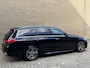 Mercedes-Benz C-klasse 300 e AMG Line | Sfeerverlichting | Half leder | 360 camera | Navigatie | Apple CarPlay | Stoelverwarming | Dodehoekdetectie | 18 inch AMG velgen | LED | DAB | Keyless | Elektrische achterklep | Volledig onderhouden