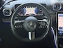 Mercedes-Benz C-klasse 300 e AMG Line | Sfeerverlichting | Half leder | 360 camera | Navigatie | Apple CarPlay | Stoelverwarming | Dodehoekdetectie | 18 inch AMG velgen | LED | DAB | Keyless | Elektrische achterklep | Volledig onderhouden