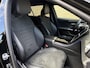 Mercedes-Benz C-klasse 300 e AMG Line | Sfeerverlichting | Half leder | 360 camera | Navigatie | Apple CarPlay | Stoelverwarming | Dodehoekdetectie | 18 inch AMG velgen | LED | DAB | Keyless | Elektrische achterklep | Volledig onderhouden