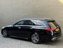 Mercedes-Benz C-klasse 300 e AMG Line | Sfeerverlichting | Half leder | 360 camera | Navigatie | Apple CarPlay | Stoelverwarming | Dodehoekdetectie | 18 inch AMG velgen | LED | DAB | Keyless | Elektrische achterklep | Volledig onderhouden