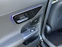 Mercedes-Benz C-klasse 300 e AMG Line | Sfeerverlichting | Half leder | 360 camera | Navigatie | Apple CarPlay | Stoelverwarming | Dodehoekdetectie | 18 inch AMG velgen | LED | DAB | Keyless | Elektrische achterklep | Volledig onderhouden