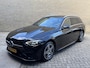 Mercedes-Benz C-klasse 300 e AMG Line | Sfeerverlichting | Half leder | 360 camera | Navigatie | Apple CarPlay | Stoelverwarming | Dodehoekdetectie | 18 inch AMG velgen | LED | DAB | Keyless | Elektrische achterklep | Volledig onderhouden