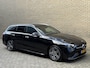 Mercedes-Benz C-klasse 300 e AMG Line | Sfeerverlichting | Half leder | 360 camera | Navigatie | Apple CarPlay | Stoelverwarming | Dodehoekdetectie | 18 inch AMG velgen | LED | DAB | Keyless | Elektrische achterklep | Volledig onderhouden