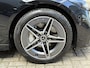 Mercedes-Benz C-klasse 300 e AMG Line | Sfeerverlichting | Half leder | 360 camera | Navigatie | Apple CarPlay | Stoelverwarming | Dodehoekdetectie | 18 inch AMG velgen | LED | DAB | Keyless | Elektrische achterklep | Volledig onderhouden