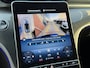 Mercedes-Benz C-klasse 300 e AMG Line | Sfeerverlichting | Half leder | 360 camera | Navigatie | Apple CarPlay | Stoelverwarming | Dodehoekdetectie | 18 inch AMG velgen | LED | DAB | Keyless | Elektrische achterklep | Volledig onderhouden