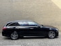 Mercedes-Benz C-klasse 300 e AMG Line | Sfeerverlichting | Half leder | 360 camera | Navigatie | Apple CarPlay | Stoelverwarming | Dodehoekdetectie | 18 inch AMG velgen | LED | DAB | Keyless | Elektrische achterklep | Volledig onderhouden