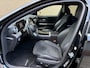 Mercedes-Benz C-klasse 300 e AMG Line | Sfeerverlichting | Half leder | 360 camera | Navigatie | Apple CarPlay | Stoelverwarming | Dodehoekdetectie | 18 inch AMG velgen | LED | DAB | Keyless | Elektrische achterklep | Volledig onderhouden