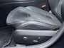 Mercedes-Benz C-klasse 300 e AMG Line | Sfeerverlichting | Half leder | 360 camera | Navigatie | Apple CarPlay | Stoelverwarming | Dodehoekdetectie | 18 inch AMG velgen | LED | DAB | Keyless | Elektrische achterklep | Volledig onderhouden
