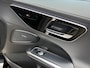Mercedes-Benz C-klasse 300 e AMG Line | Sfeerverlichting | Half leder | 360 camera | Navigatie | Apple CarPlay | Stoelverwarming | Dodehoekdetectie | 18 inch AMG velgen | LED | DAB | Keyless | Elektrische achterklep | Volledig onderhouden