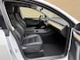 Tesla Model Y Long Range AWD 75kWh | 92% SOH | Panorama | Leder | Autopilot | Navigatie | Camera | Memory | DAB | LED | 19 inch velgen | Elektrische achterklep | Stoel&stuurverwarming