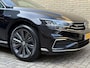 Volkswagen Passat Variant 1.4 TSI 218pk PHEV GTE | Panoramadak | Trekhaak wegklapbaar | Lederen bekleding | Camera | Virtueel cockpit | Stoel&stuurverwarming | Navigatie | Apple CarPlay | Adaptieve cruise | Lane assist | Keyless | LED | DAB | 18 inch velgen | Elektrische achterklep | Volledig onderhouden
