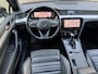 Volkswagen Passat Variant 1.4 TSI 218pk PHEV GTE | Panoramadak | Trekhaak wegklapbaar | Lederen bekleding | Camera | Virtueel cockpit | Stoel&stuurverwarming | Navigatie | Apple CarPlay | Adaptieve cruise | Lane assist | Keyless | LED | DAB | 18 inch velgen | Elektrische achterklep | Volledig onderhouden