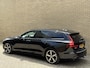 Volvo V60 2.0 T6 350 Plug-in hybrid AWD Long Range R-design | Plus Dark | Trekhaak elektrisch wegklapbaar | 360 camera | Half leder | Virtueel cockpit | Stoel&stuurverwarming | Full-LED | Keyless | DAB | Apple CarPlay | Adaptieve cruise | Pilot assist | Harman&kardon | 19 inch velgen | Memory | Elektrische achterklep | Dealeronderhouden