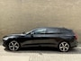 Volvo V60 2.0 T6 350 Plug-in hybrid AWD Long Range R-design | Plus Dark | Trekhaak elektrisch wegklapbaar | 360 camera | Half leder | Virtueel cockpit | Stoel&stuurverwarming | Full-LED | Keyless | DAB | Apple CarPlay | Adaptieve cruise | Pilot assist | Harman&kardon | 19 inch velgen | Memory | Elektrische achterklep | Dealeronderhouden