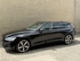 Volvo V60 2.0 T6 350 Plug-in hybrid AWD Long Range R-design | Plus Dark | Trekhaak elektrisch wegklapbaar | 360 camera | Half leder | Virtueel cockpit | Stoel&stuurverwarming | Full-LED | Keyless | DAB | Apple CarPlay | Adaptieve cruise | Pilot assist | Harman&kardon | 19 inch velgen | Memory | Elektrische achterklep | Dealeronderhouden