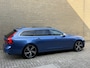 Volvo V90 2.0 D3 R-Design | Panoramadak | Trekhaak elektrisch wegklapbaar | Camera | Pilot assist | Virtueel cockpit | 20 inch velgen | LED | DAB| Apple CarPlay | Navigatie | Head up | Sportstoelen | Dodehoekdetectie | Elektrische achterklep | Volledig onderhouden