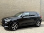 Volvo XC40 1.5 T3 163pk R-Design | Leder/alcantara | Navigatie | Cruise control | Lane assist | Virtueel cockpit | Sportstoelen | Sportstuur | Apple CarPlay | LED | Elektrische achterklep | Parkeersensoren voor&achter | Camera
