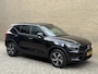 Volvo XC40 1.5 T3 163pk R-Design | Leder/alcantara | Navigatie | Cruise control | Lane assist | Virtueel cockpit | Sportstoelen | Sportstuur | Apple CarPlay | LED | Elektrische achterklep | Parkeersensoren voor&achter | Camera