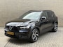 Volvo XC40 1.5 T3 163pk R-Design | Leder/alcantara | Navigatie | Cruise control | Lane assist | Virtueel cockpit | Sportstoelen | Sportstuur | Apple CarPlay | LED | Elektrische achterklep | Parkeersensoren voor&achter | Camera