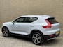 Volvo XC40 1.5 T5 262pk Recharge | Lederen bekleding | Trekhaak wegklapbaar (1800kg trekgewicht) | 19 inch velgen | Camera | Apple CarPlay | Navigatie | Cruise control | Stoelverwarming voor&achter | Stuurverwarming | Full-LED | DAB | Keyless | Dodehoekdetectie | Volledig onderhouden