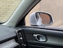 Volvo XC40 1.5 T5 262pk Recharge | Lederen bekleding | Trekhaak wegklapbaar (1800kg trekgewicht) | 19 inch velgen | Camera | Apple CarPlay | Navigatie | Cruise control | Stoelverwarming voor&achter | Stuurverwarming | Full-LED | DAB | Keyless | Dodehoekdetectie | Volledig onderhouden