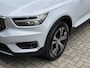 Volvo XC40 1.5 T5 262pk Recharge | Lederen bekleding | Trekhaak wegklapbaar (1800kg trekgewicht) | 19 inch velgen | Camera | Apple CarPlay | Navigatie | Cruise control | Stoelverwarming voor&achter | Stuurverwarming | Full-LED | DAB | Keyless | Dodehoekdetectie | Volledig onderhouden
